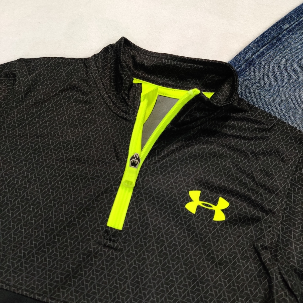 ⬇️Boys Under Armour Half Zip Lightweight Top - Picture 3 of 5